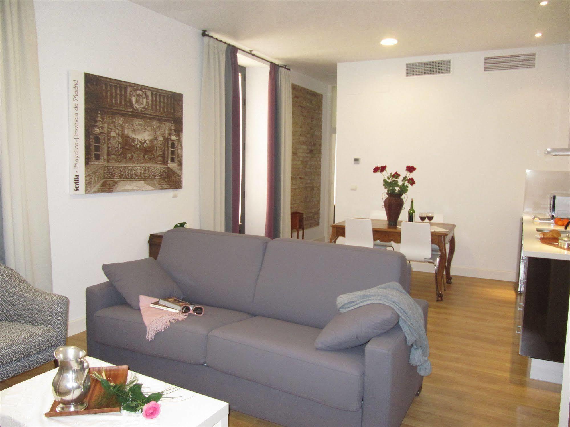 Life Apartments Alberto Lista Sevilla Exterior foto